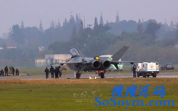 　　从2011年1月11日开始，我国第五代战机歼-20开始第一次试飞，到2011年12月15日短短不到一年的时间，歼20已经进行了62次试飞。本组图片是由网友拍摄的歼-2012月15日试飞的精彩图片。